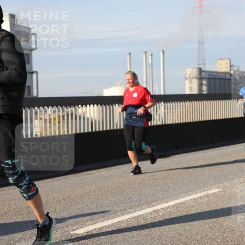 03.10.2025 - Köhlbrandbrückenlauf Lena Gebhardt http://msf.ph/oto/9080893 03.10.2025 10:04:01 Position 2  meine-sportfotos.de
