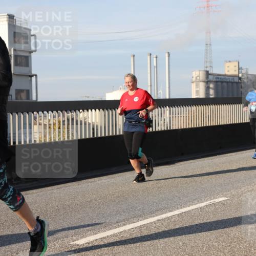 03.10.2025 - Köhlbrandbrückenlauf Lena Gebhardt http://msf.ph/oto/9080899 03.10.2025 10:04:01 Position 2  meine-sportfotos.de