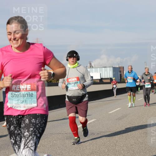 03.10.2025 - Köhlbrandbrückenlauf Jannik Wohlers http://msf.ph/oto/9080902 03.10.2025 10:02:10 Position 3 3239, 1692 meine-sportfotos.de