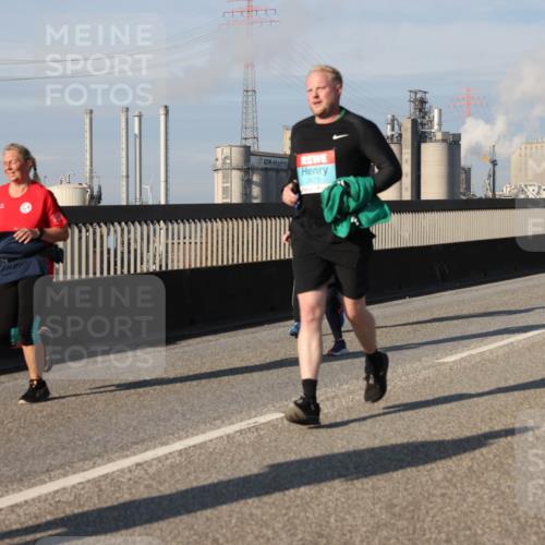 03.10.2025 - Köhlbrandbrückenlauf Lena Gebhardt http://msf.ph/oto/9080906 03.10.2025 10:04:02 Position 2  meine-sportfotos.de