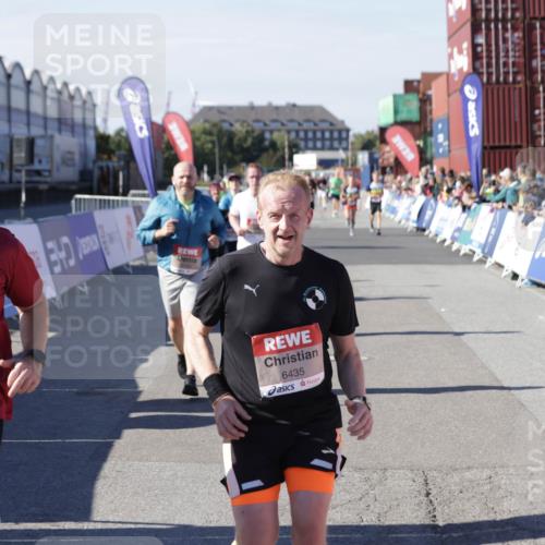03.10.2025 - Köhlbrandbrückenlauf Jannik Wohlers http://msf.ph/oto/9080910 03.10.2025 13:17:55 Ziel 4333, 4366, 4679, 4682, 4829, 5129, 5168, 5685, 5731, 5732, 5917, 6153, 6435, 6485, 6704 meine-sportfotos.de