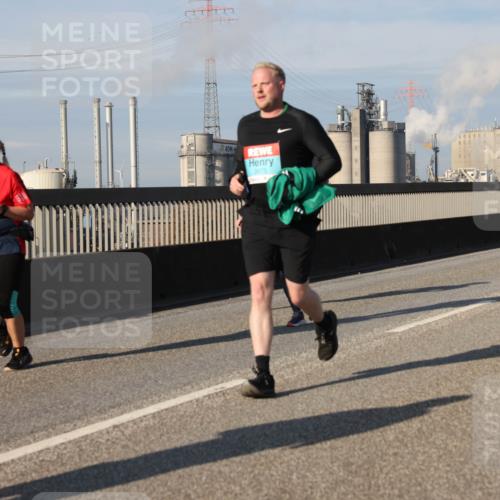 03.10.2025 - Köhlbrandbrückenlauf Lena Gebhardt http://msf.ph/oto/9080917 03.10.2025 10:04:02 Position 2  meine-sportfotos.de