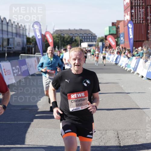 03.10.2025 - Köhlbrandbrückenlauf Jannik Wohlers http://msf.ph/oto/9080920 03.10.2025 13:17:56 Ziel 4333, 4366, 4679, 4682, 4829, 5129, 5168, 5685, 5731, 5732, 5917, 6153, 6435, 6485 meine-sportfotos.de