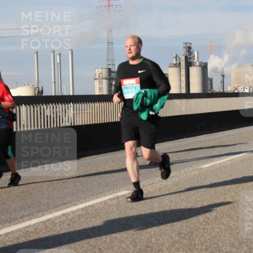 03.10.2025 - Köhlbrandbrückenlauf Lena Gebhardt http://msf.ph/oto/9080925 03.10.2025 10:04:02 Position 2  meine-sportfotos.de