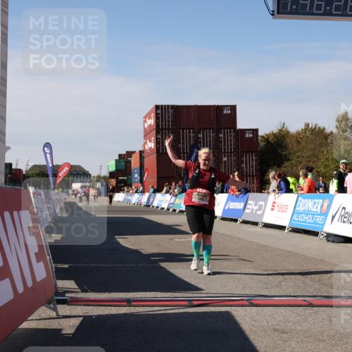 03.10.2025 - Köhlbrandbrückenlauf Lena Gebhardt http://msf.ph/oto/9080927 03.10.2025 13:46:29 Ziel 5900 meine-sportfotos.de