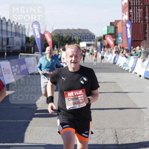03.10.2025 - Köhlbrandbrückenlauf Jannik Wohlers http://msf.ph/oto/9080941 03.10.2025 13:17:56 Ziel 4333, 4366, 4679, 4682, 4829, 5129, 5168, 5685, 5731, 5732, 5917, 6153, 6435, 6485 meine-sportfotos.de