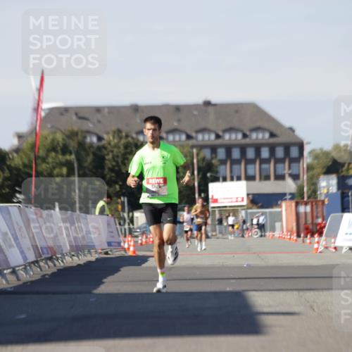 03.10.2025 - Köhlbrandbrückenlauf Jannik Wohlers http://msf.ph/oto/9080944 03.10.2025 12:50:34 Ziel 6248 meine-sportfotos.de