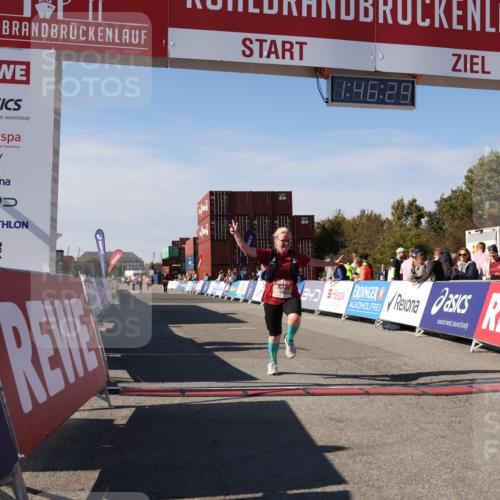 03.10.2025 - Köhlbrandbrückenlauf Lena Gebhardt http://msf.ph/oto/9080950 03.10.2025 13:46:29 Ziel 5900 meine-sportfotos.de