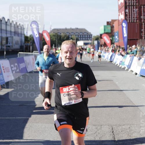 03.10.2025 - Köhlbrandbrückenlauf Jannik Wohlers http://msf.ph/oto/9080955 03.10.2025 13:17:56 Ziel 4333, 4366, 4679, 4682, 4829, 5129, 5168, 5685, 5731, 5732, 5917, 6153, 6435, 6485 meine-sportfotos.de