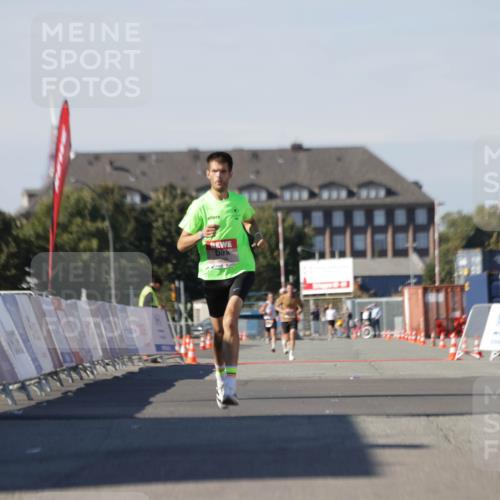 03.10.2025 - Köhlbrandbrückenlauf Jannik Wohlers http://msf.ph/oto/9080961 03.10.2025 12:50:34 Ziel 6248 meine-sportfotos.de