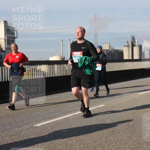03.10.2025 - Köhlbrandbrückenlauf Lena Gebhardt http://msf.ph/oto/9080962 03.10.2025 10:04:02 Position 2 2873 meine-sportfotos.de