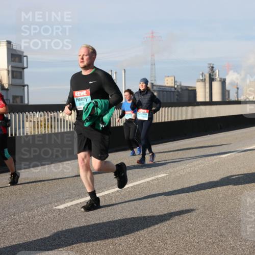 03.10.2025 - Köhlbrandbrückenlauf Lena Gebhardt http://msf.ph/oto/9080969 03.10.2025 10:04:03 Position 2 2873 meine-sportfotos.de
