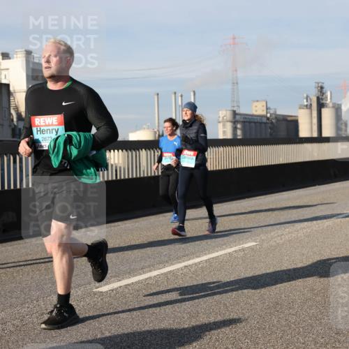 03.10.2025 - Köhlbrandbrückenlauf Lena Gebhardt http://msf.ph/oto/9080976 03.10.2025 10:04:03 Position 2 1, 2873 meine-sportfotos.de