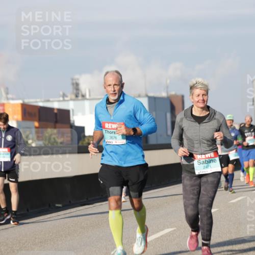 03.10.2025 - Köhlbrandbrückenlauf Jannik Wohlers http://msf.ph/oto/9080998 03.10.2025 10:02:12 Position 3 3676, 2421 meine-sportfotos.de