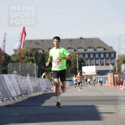 03.10.2025 - Köhlbrandbrückenlauf Jannik Wohlers http://msf.ph/oto/9081008 03.10.2025 12:50:34 Ziel 6248 meine-sportfotos.de