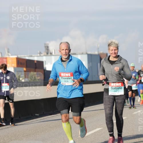 03.10.2025 - Köhlbrandbrückenlauf Jannik Wohlers http://msf.ph/oto/9081014 03.10.2025 10:02:12 Position 3 3676, 2421 meine-sportfotos.de