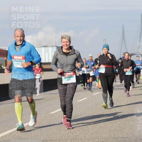 03.10.2025 - Köhlbrandbrückenlauf Jannik Wohlers http://msf.ph/oto/9081021 03.10.2025 10:02:13 Position 3 3676, 2421, 1538 meine-sportfotos.de