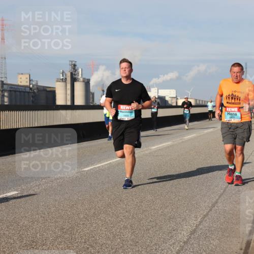 03.10.2025 - Köhlbrandbrückenlauf Lena Gebhardt http://msf.ph/oto/9081022 03.10.2025 10:04:05 Position 2 1855, 1853 meine-sportfotos.de