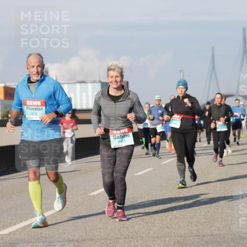 03.10.2025 - Köhlbrandbrückenlauf Jannik Wohlers http://msf.ph/oto/9081030 03.10.2025 10:02:13 Position 3 3676, 2421, 1538 meine-sportfotos.de