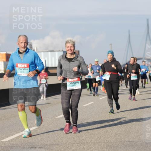 03.10.2025 - Köhlbrandbrückenlauf Jannik Wohlers http://msf.ph/oto/9081037 03.10.2025 10:02:13 Position 3 3676, 2421 meine-sportfotos.de