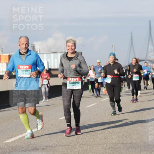 03.10.2025 - Köhlbrandbrückenlauf Jannik Wohlers http://msf.ph/oto/9081042 03.10.2025 10:02:13 Position 3 3676, 2421 meine-sportfotos.de