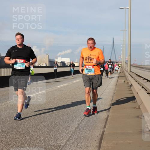 03.10.2025 - Köhlbrandbrückenlauf Lena Gebhardt http://msf.ph/oto/9081053 03.10.2025 10:04:06 Position 2 1855, 1853 meine-sportfotos.de