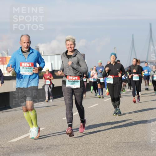 03.10.2025 - Köhlbrandbrückenlauf Jannik Wohlers http://msf.ph/oto/9081054 03.10.2025 10:02:13 Position 3 3676, 2421, 1538 meine-sportfotos.de