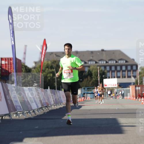 03.10.2025 - Köhlbrandbrückenlauf Jannik Wohlers http://msf.ph/oto/9081059 03.10.2025 12:50:35 Ziel 6248 meine-sportfotos.de
