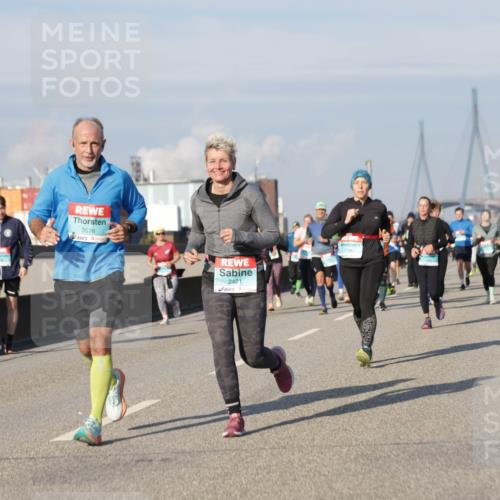 03.10.2025 - Köhlbrandbrückenlauf Jannik Wohlers http://msf.ph/oto/9081064 03.10.2025 10:02:13 Position 3 3676, 2421, 1538 meine-sportfotos.de