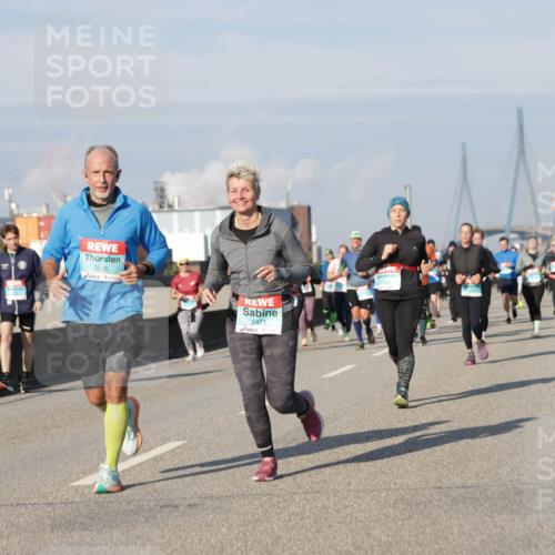 03.10.2025 - Köhlbrandbrückenlauf Jannik Wohlers http://msf.ph/oto/9081070 03.10.2025 10:02:13 Position 3 3676, 2421, 6 meine-sportfotos.de