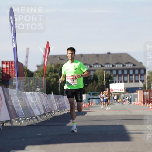 03.10.2025 - Köhlbrandbrückenlauf Jannik Wohlers http://msf.ph/oto/9081072 03.10.2025 12:50:35 Ziel 6248 meine-sportfotos.de