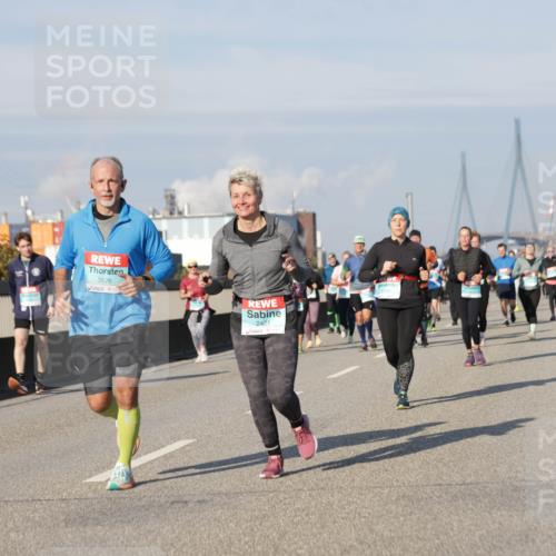 03.10.2025 - Köhlbrandbrückenlauf Jannik Wohlers http://msf.ph/oto/9081077 03.10.2025 10:02:13 Position 3 3676, 2421 meine-sportfotos.de