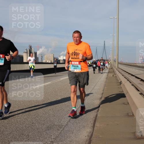 03.10.2025 - Köhlbrandbrückenlauf Lena Gebhardt http://msf.ph/oto/9081078 03.10.2025 10:04:06 Position 2 12, 1855, 1853 meine-sportfotos.de