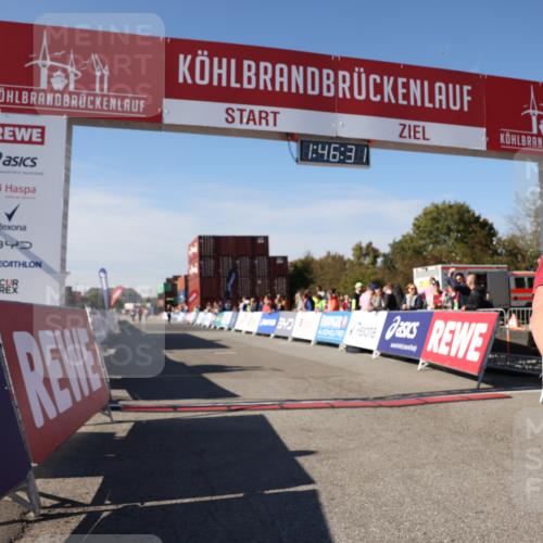 03.10.2025 - Köhlbrandbrückenlauf Lena Gebhardt http://msf.ph/oto/9081079 03.10.2025 13:46:31 Ziel 5900 meine-sportfotos.de