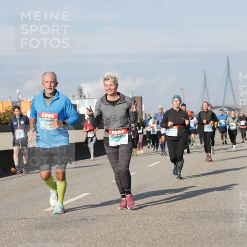 03.10.2025 - Köhlbrandbrückenlauf Jannik Wohlers http://msf.ph/oto/9081083 03.10.2025 10:02:14 Position 3 3676, 2421 meine-sportfotos.de