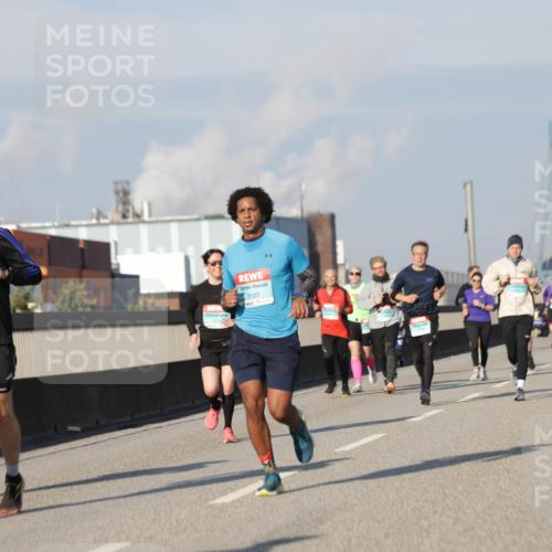 03.10.2025 - Köhlbrandbrückenlauf Jannik Wohlers http://msf.ph/oto/9081084 03.10.2025 09:54:27 Position 3 3808, 3123 meine-sportfotos.de