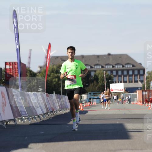 03.10.2025 - Köhlbrandbrückenlauf Jannik Wohlers http://msf.ph/oto/9081089 03.10.2025 12:50:35 Ziel 6248 meine-sportfotos.de