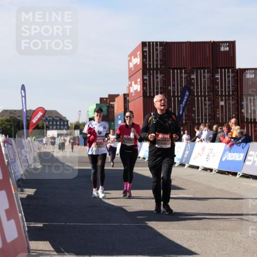 03.10.2025 - Köhlbrandbrückenlauf Lena Gebhardt http://msf.ph/oto/9081091 03.10.2025 13:46:47 Ziel 5275, 5388, 5759 meine-sportfotos.de