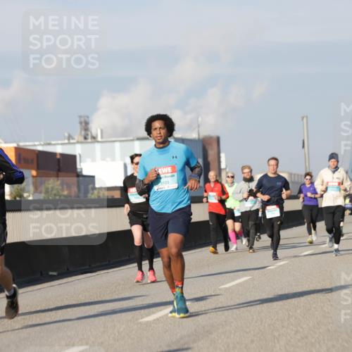 03.10.2025 - Köhlbrandbrückenlauf Jannik Wohlers http://msf.ph/oto/9081095 03.10.2025 09:54:27 Position 3 3808, 3123 meine-sportfotos.de