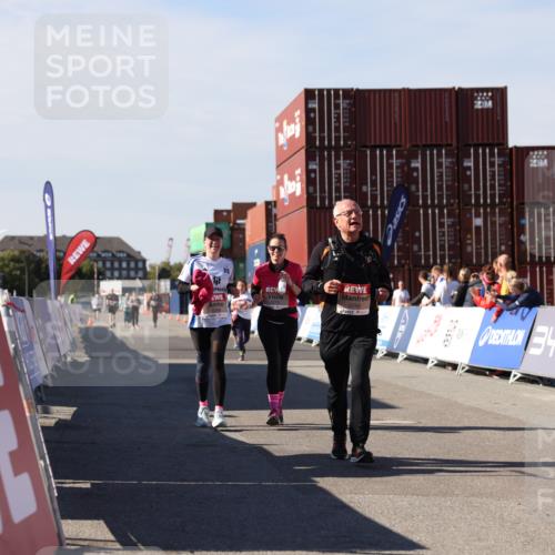 03.10.2025 - Köhlbrandbrückenlauf Lena Gebhardt http://msf.ph/oto/9081097 03.10.2025 13:46:47 Ziel 5275, 5388, 5759 meine-sportfotos.de