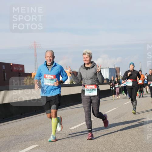 03.10.2025 - Köhlbrandbrückenlauf Jannik Wohlers http://msf.ph/oto/9081105 03.10.2025 10:02:14 Position 3 3676, 2421 meine-sportfotos.de