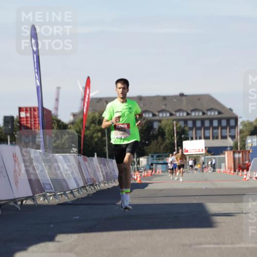 03.10.2025 - Köhlbrandbrückenlauf Jannik Wohlers http://msf.ph/oto/9081108 03.10.2025 12:50:35 Ziel 6248 meine-sportfotos.de