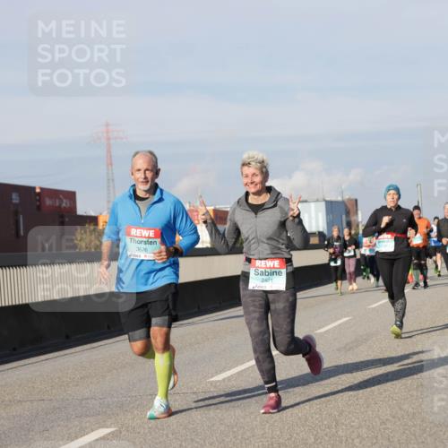 03.10.2025 - Köhlbrandbrückenlauf Jannik Wohlers http://msf.ph/oto/9081112 03.10.2025 10:02:14 Position 3 0100, 3676, 2421 meine-sportfotos.de