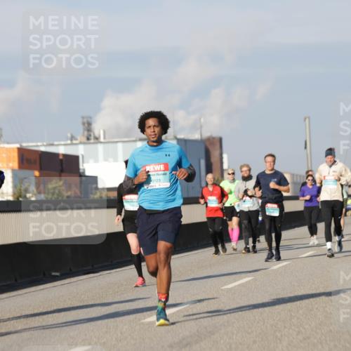 03.10.2025 - Köhlbrandbrückenlauf Jannik Wohlers http://msf.ph/oto/9081113 03.10.2025 09:54:28 Position 3 3808, 3123 meine-sportfotos.de