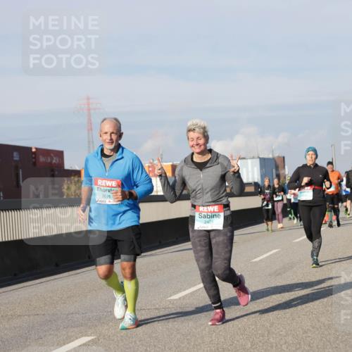 03.10.2025 - Köhlbrandbrückenlauf Jannik Wohlers http://msf.ph/oto/9081116 03.10.2025 10:02:14 Position 3 3676, 2421 meine-sportfotos.de
