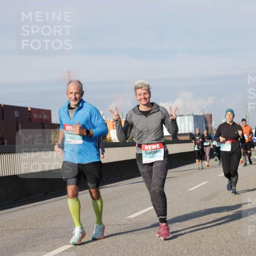 03.10.2025 - Köhlbrandbrückenlauf Jannik Wohlers http://msf.ph/oto/9081123 03.10.2025 10:02:14 Position 3 3676, 2421 meine-sportfotos.de