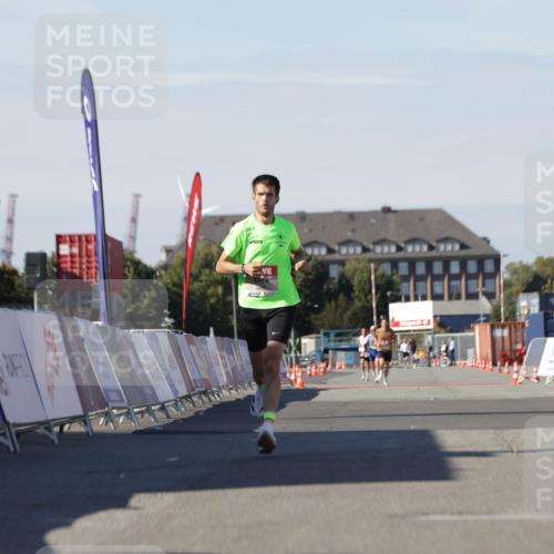 03.10.2025 - Köhlbrandbrückenlauf Jannik Wohlers http://msf.ph/oto/9081129 03.10.2025 12:50:35 Ziel 6248 meine-sportfotos.de