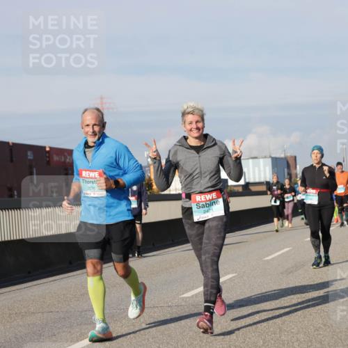 03.10.2025 - Köhlbrandbrückenlauf Jannik Wohlers http://msf.ph/oto/9081134 03.10.2025 10:02:14 Position 3 3676, 2421 meine-sportfotos.de