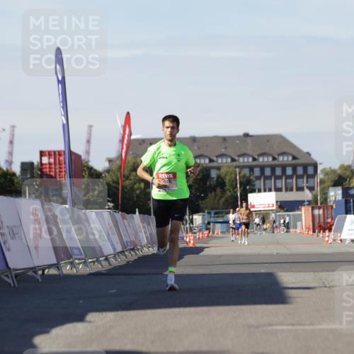 03.10.2025 - Köhlbrandbrückenlauf Jannik Wohlers http://msf.ph/oto/9081144 03.10.2025 12:50:36 Ziel 6248 meine-sportfotos.de