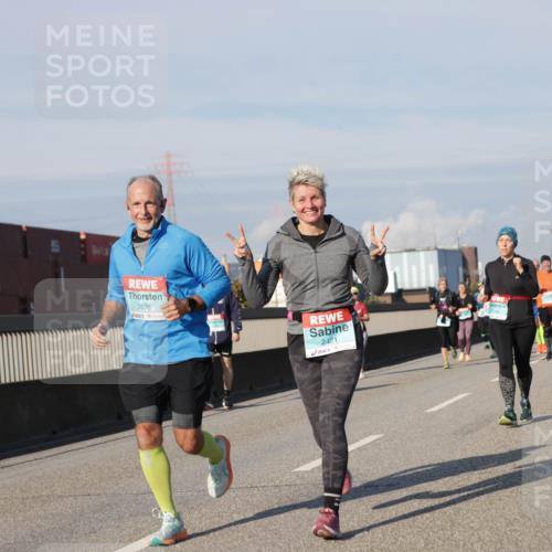 03.10.2025 - Köhlbrandbrückenlauf Jannik Wohlers http://msf.ph/oto/9081146 03.10.2025 10:02:14 Position 3 3676, 2421 meine-sportfotos.de